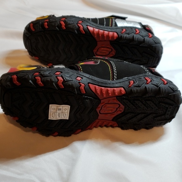 🎁SOLD💟NWOT LIGHT UP SKETCHERS - Picture 3 of 7